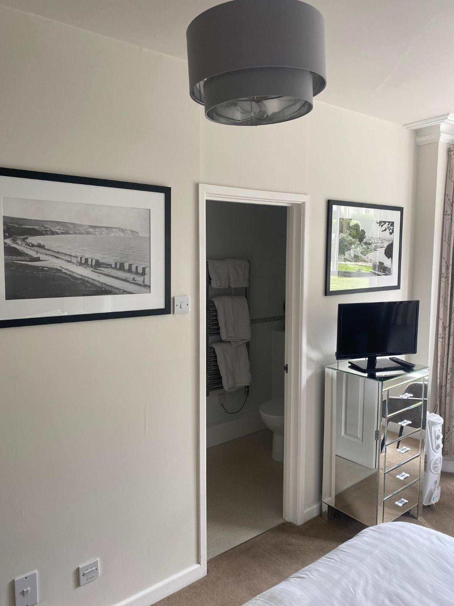 Gretenham B&B Суонидж Экстерьер фото