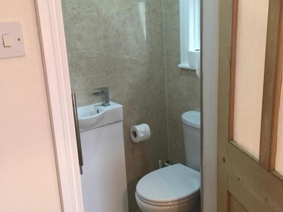 Gretenham B&B Суонидж Экстерьер фото